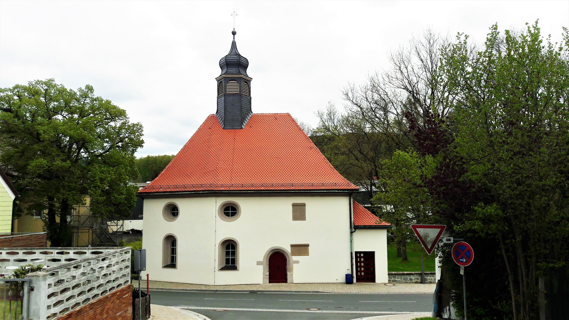 06.05.2020  Gefrees Friedhofskirche  am Rande vom Stadtpark