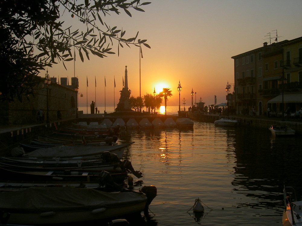 060830 Hafen von Lazise beim Sonnenuntergang