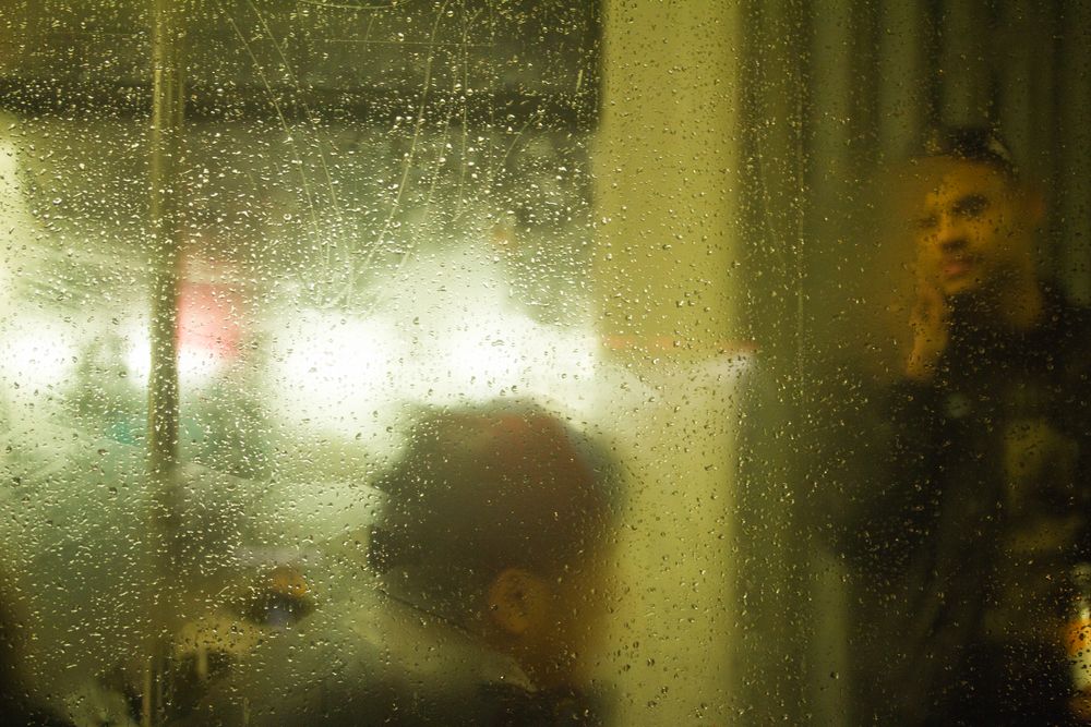 Bahn im Regen II von Andreas Blauth Fotografie