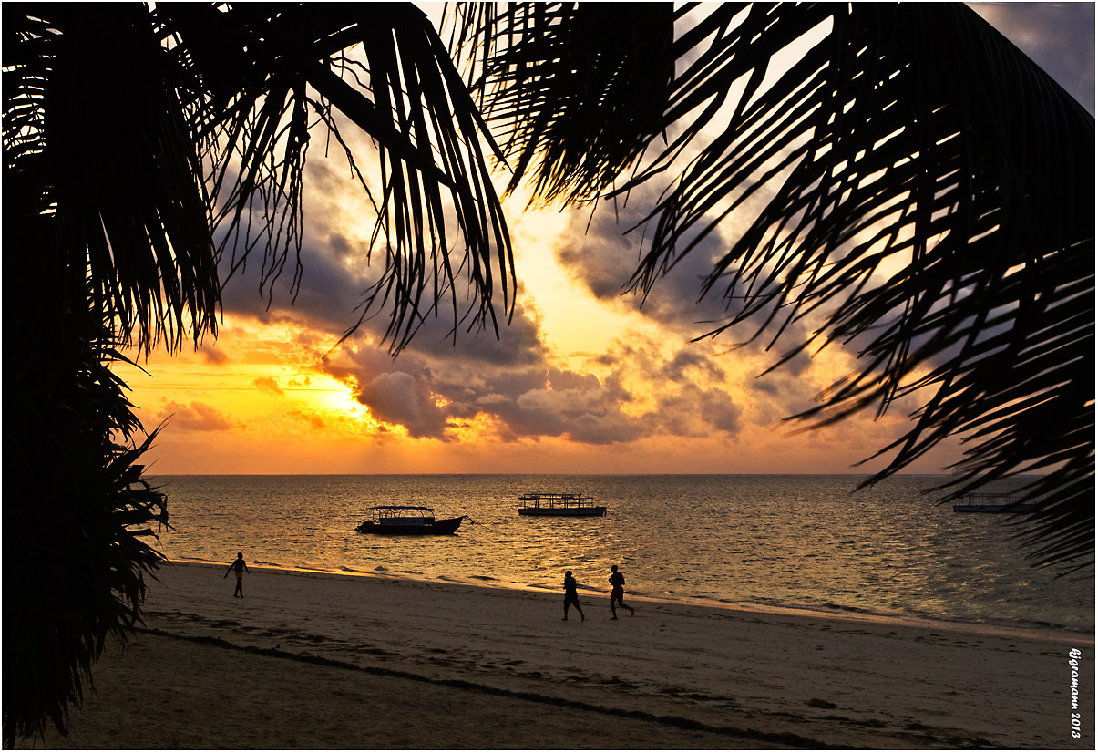 06:42:22 - frühsport am strand von mombasa......