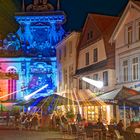 0643UZ Lange Strasse an der Stadtkirche bunt beleuchtet Lange Nacht der Kultur  Bückeburg