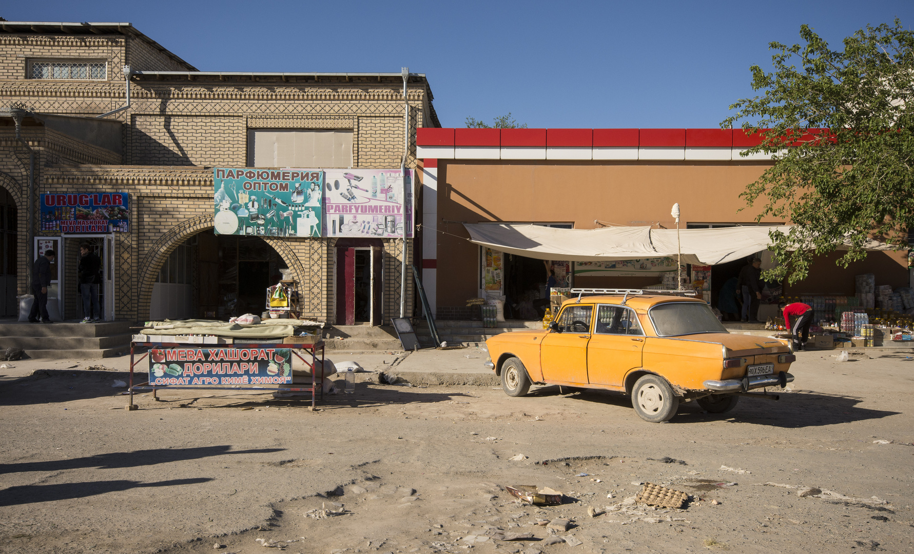 067 - Khiva - Moskvitch car