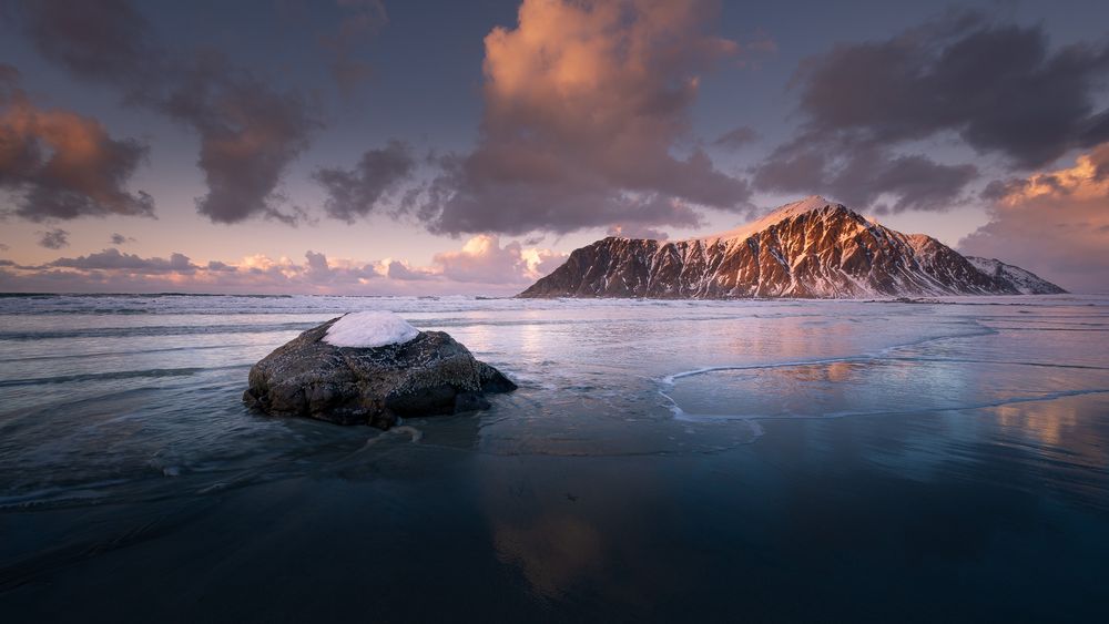 Winterabend am Strand von Skagsanden von Klaus Heuermann