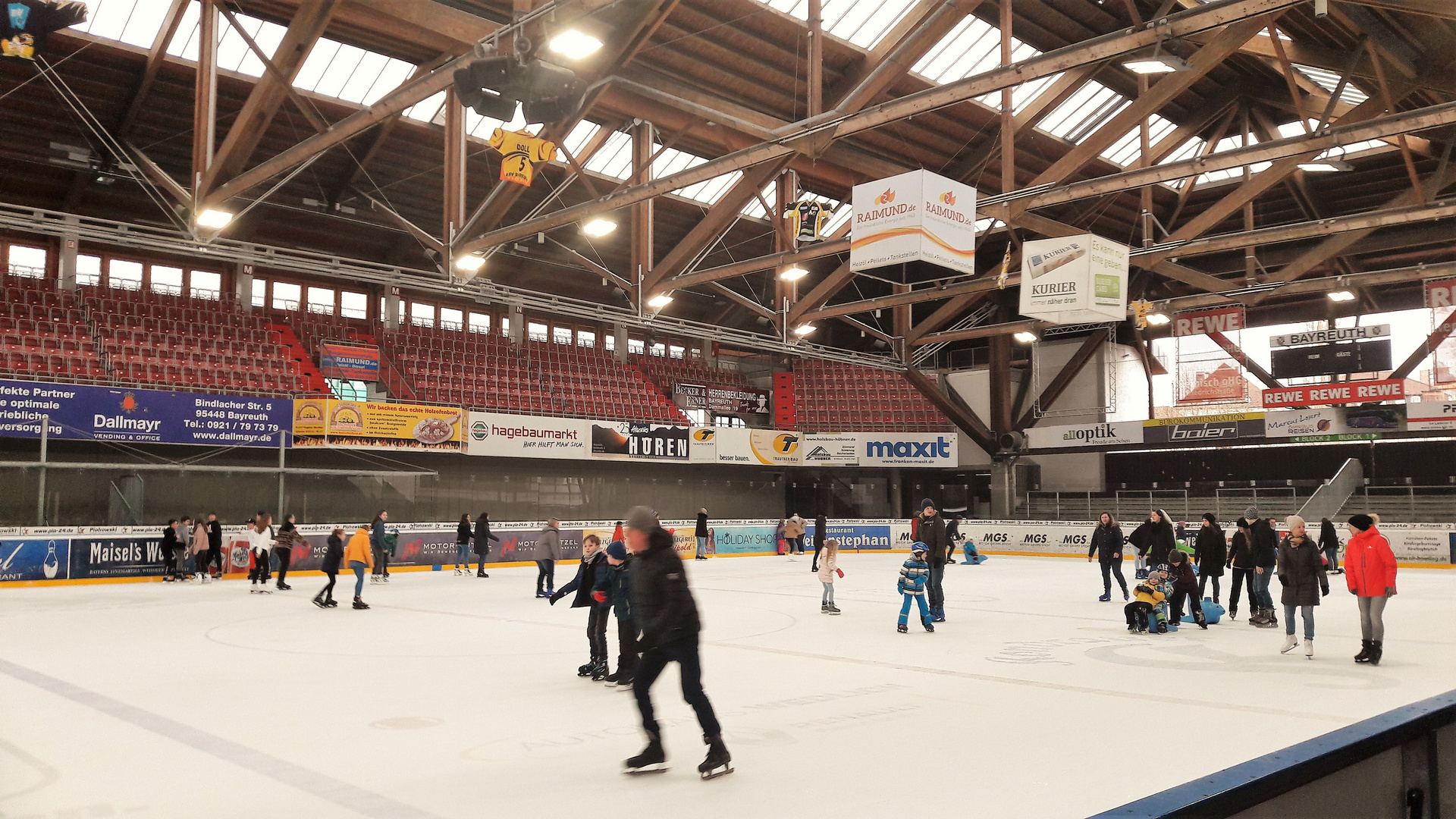 07.03.2020 Eisstadion Bayreuth Jung und Alt