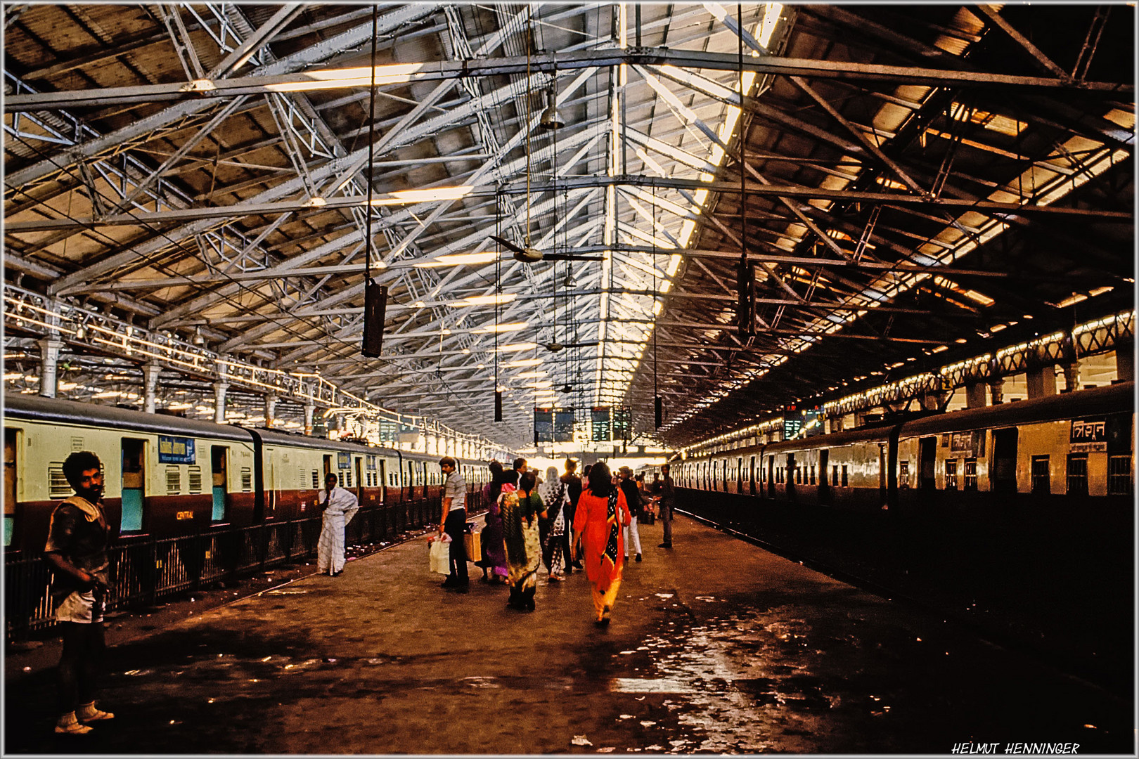 0759 Bombay Victoria Station 