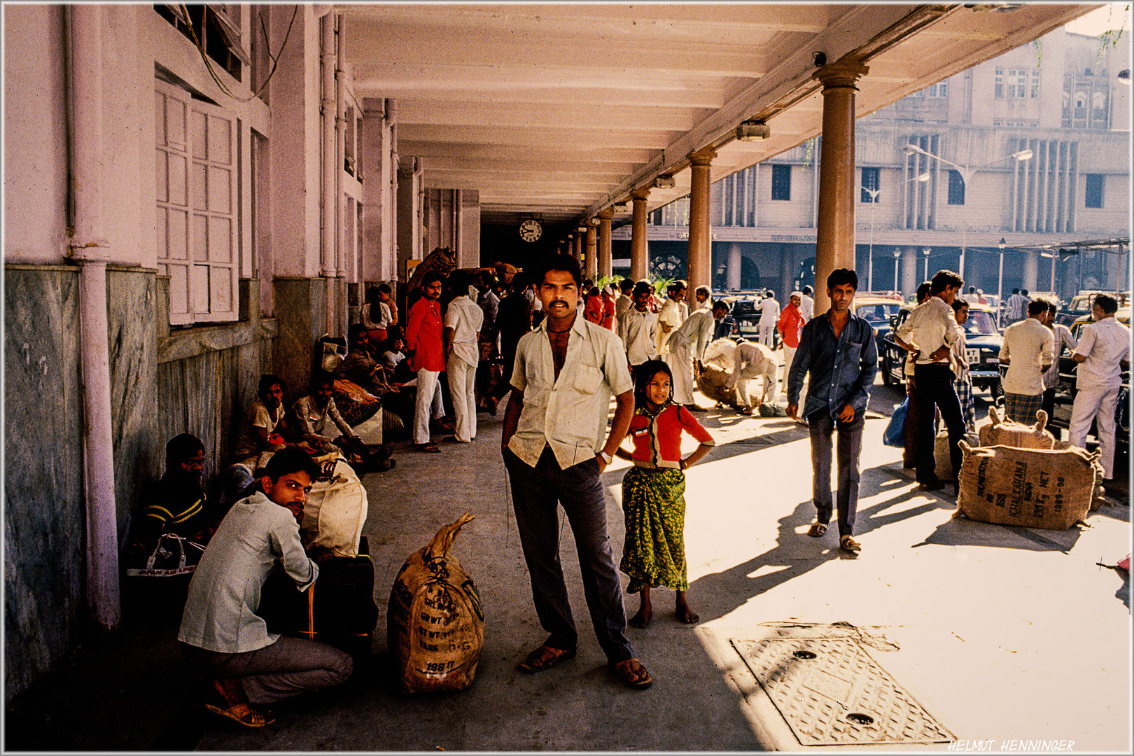 0762 Bombay Victoria Station 