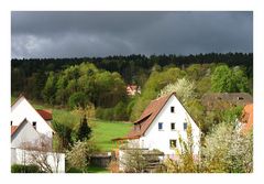 (08)  In der Ferne, oben auf dem Berg...