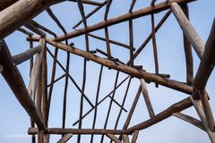 08-Offene Holzdachkonstruktion am Aussichtsplatz