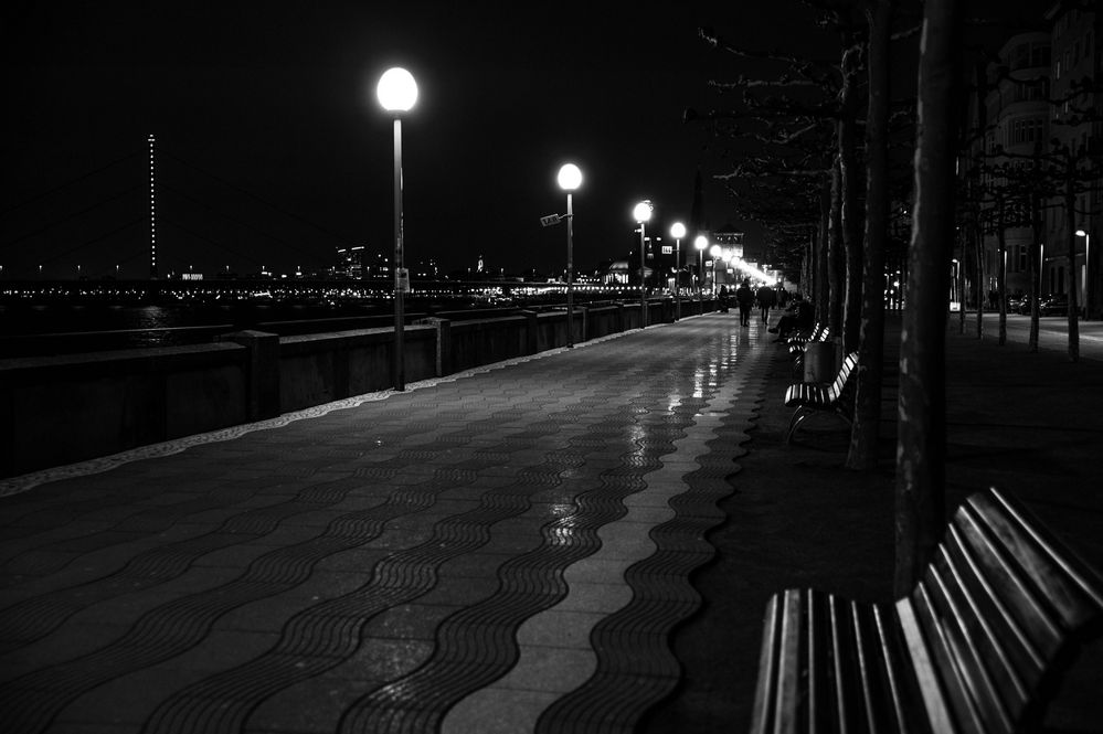 Licht & Schatten in der Stadt von Joerg Mohr