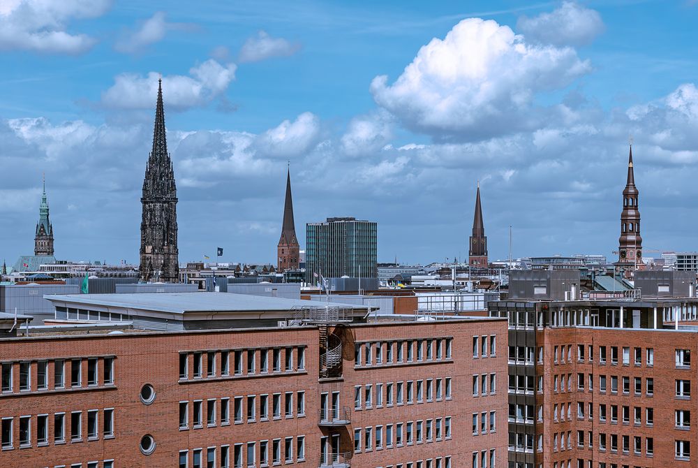 Kirchtürme in Hamburg von Irmgard-Christel