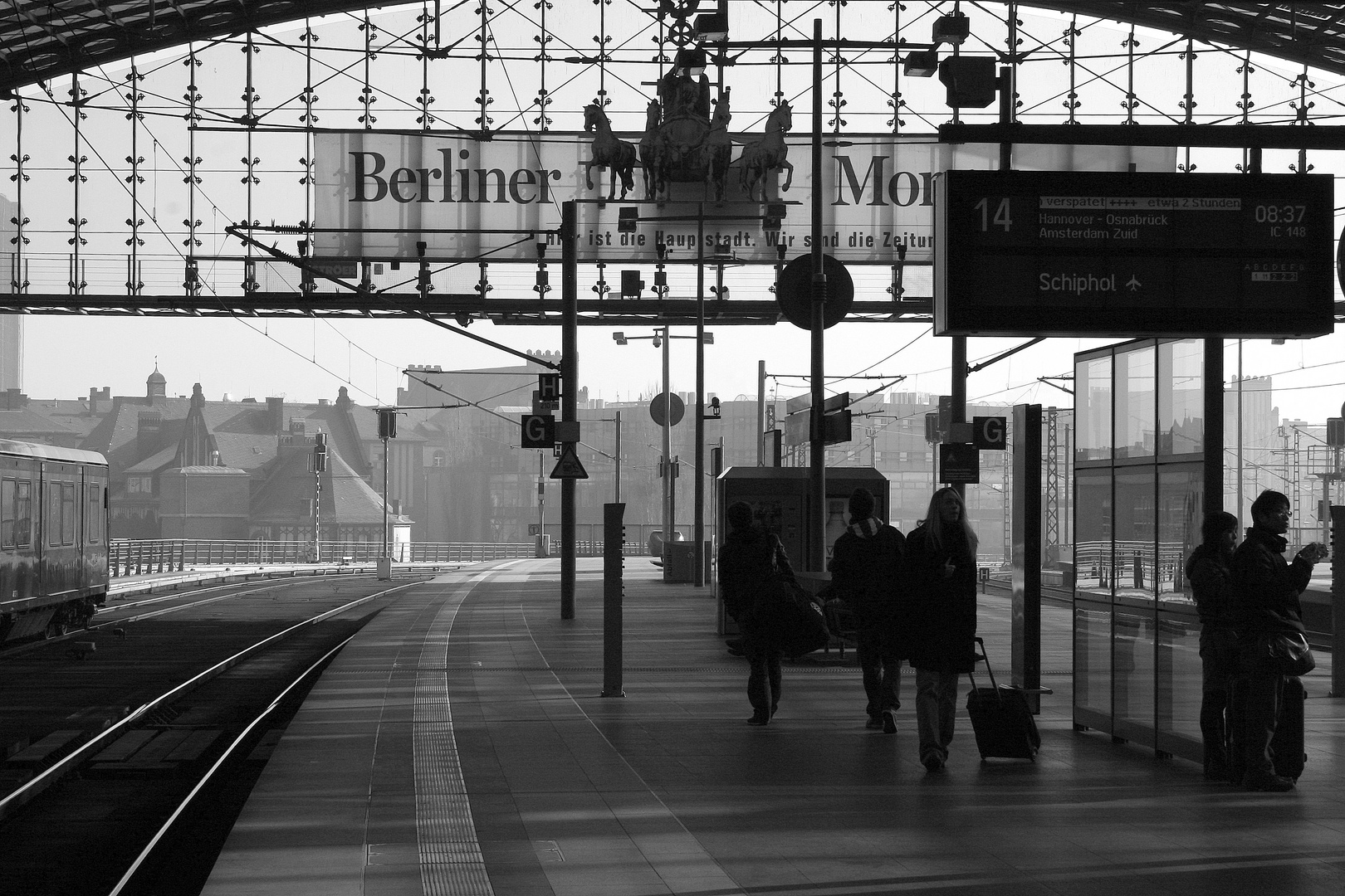 08:37h Berliner Hauptbahnhof / Hier ist die Hauptstadt