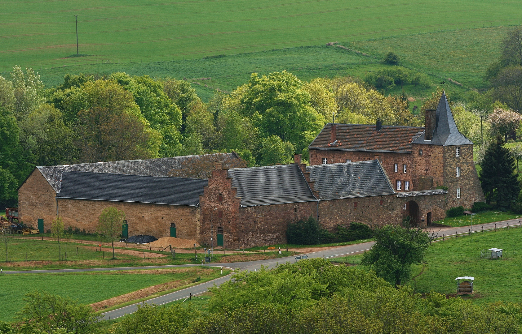 08584 die Burg in Berg