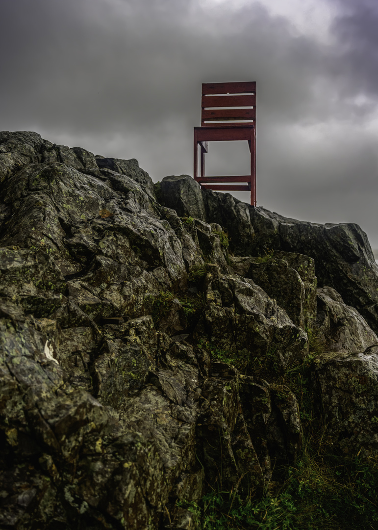 0918 Red chair fade away......