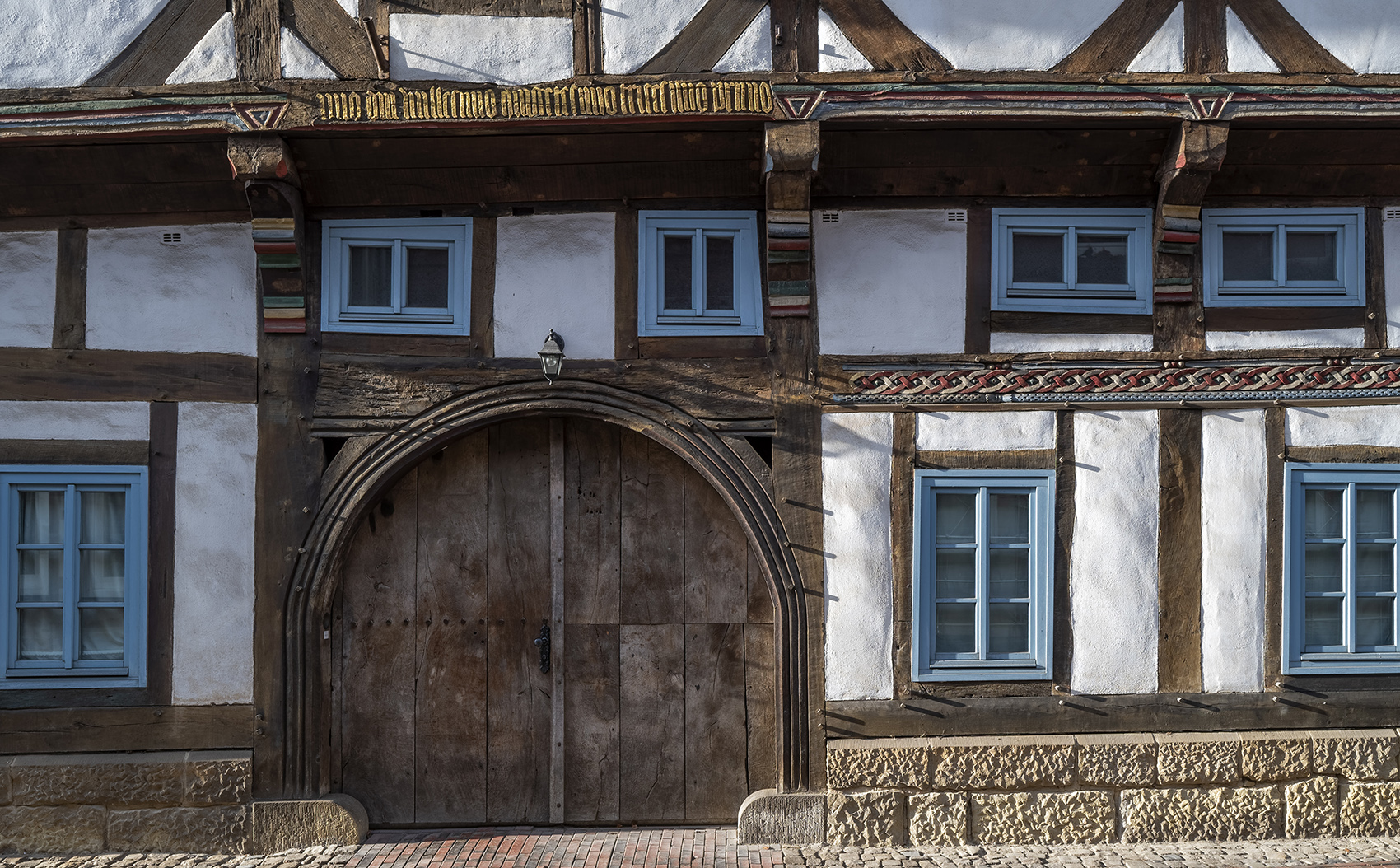 0949SC Fachwerkhaus Rinteln Gasse Fenster und Tür