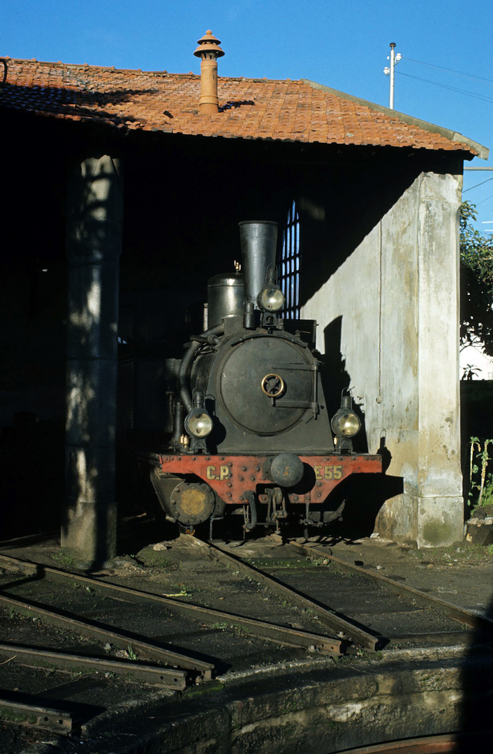 097a-Portugal-E55 im lOKSCHUPPEN TUA August 1973