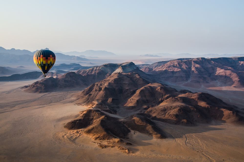 Ballonfahrt über der Namib Naukluft Wüste von Walter Lerch 