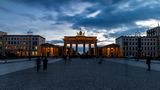 Berlin. Brandenburger Tor. by Hans-Ulrich Weidhaas