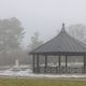 Pavillon im Nebel