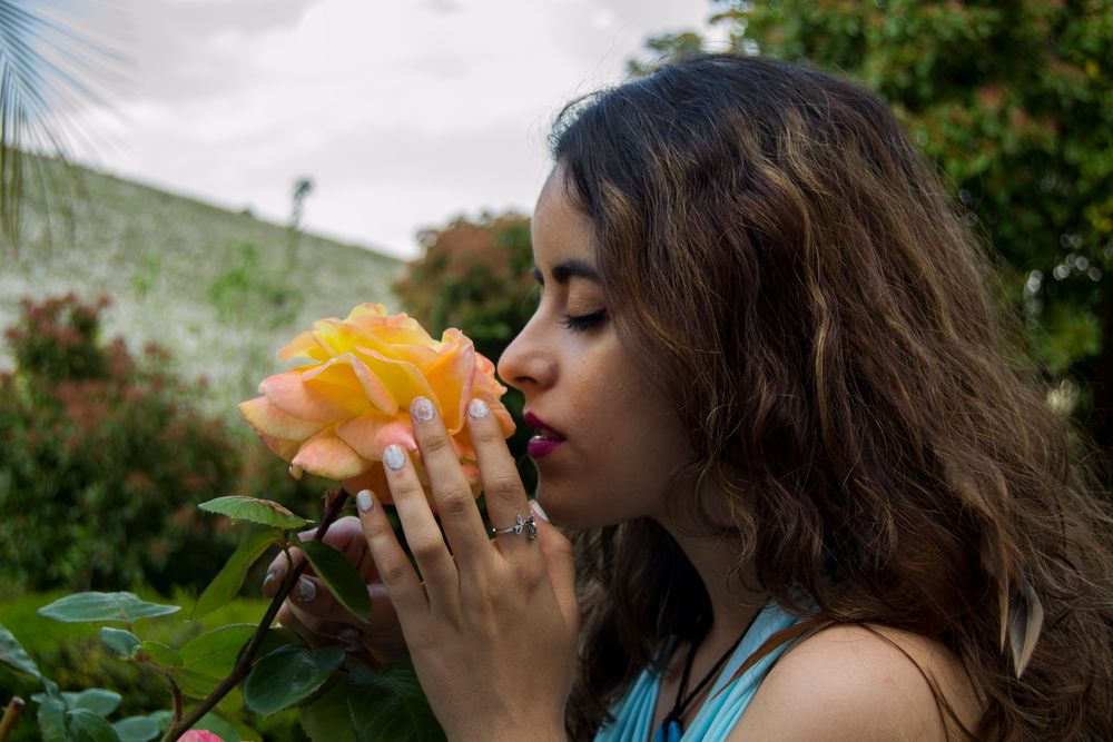 Smell flowers de carosonrisa