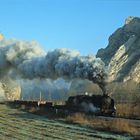 0Spanien RENFE-Lok 141F mit Güterzug am Ebrdiodurchbruch unweit von Miranda de Ebro im Januar 1974