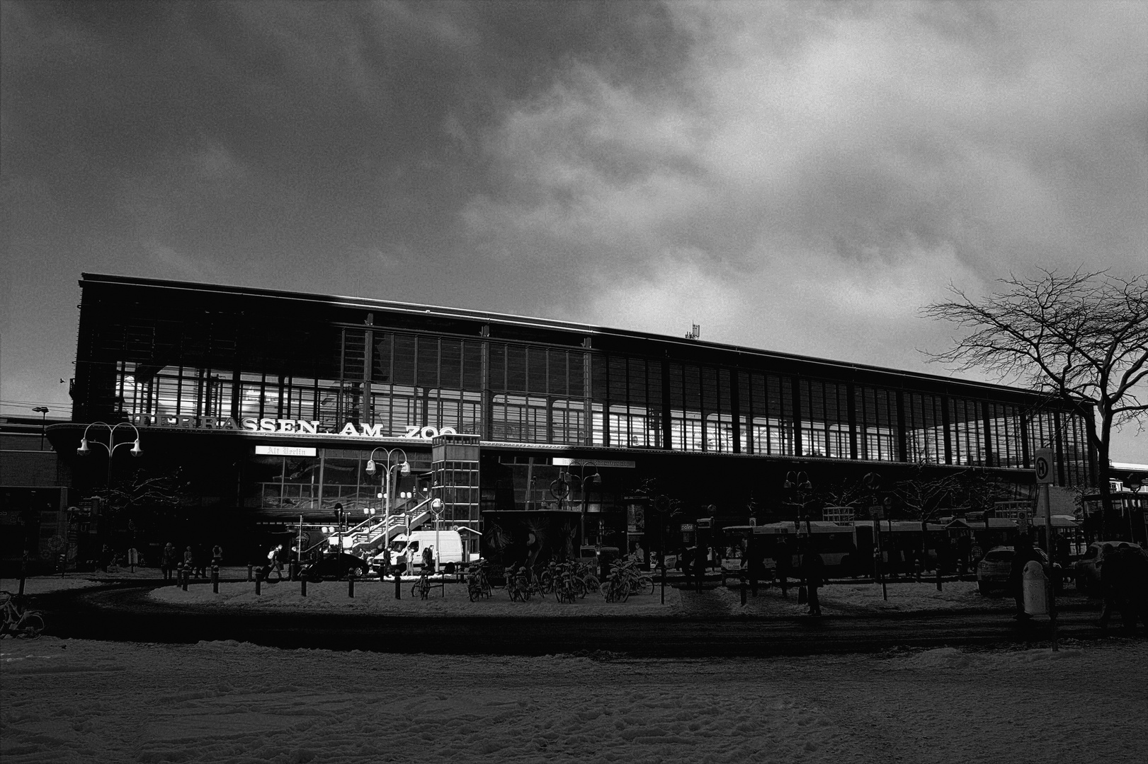 (1) - Bahnhof "Zoologischer Garten", Berlin (West)