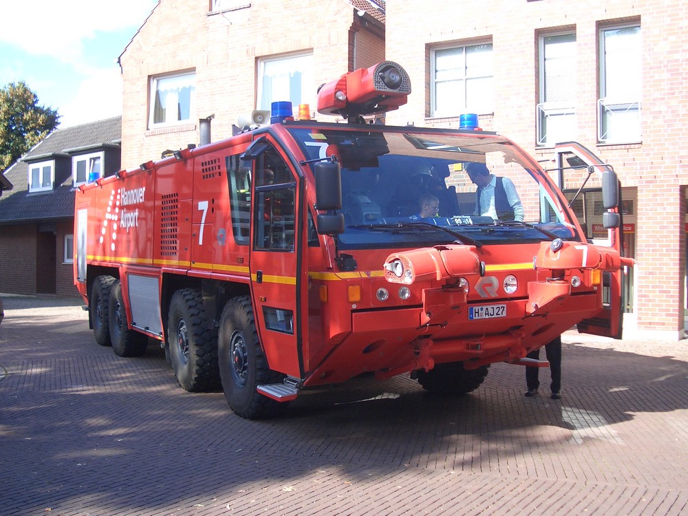 1. Feuerwehr-Oldtimertreffen in Nienburg - Nienburg sieht ROT (6)