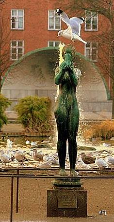 1-Fugle og statuen