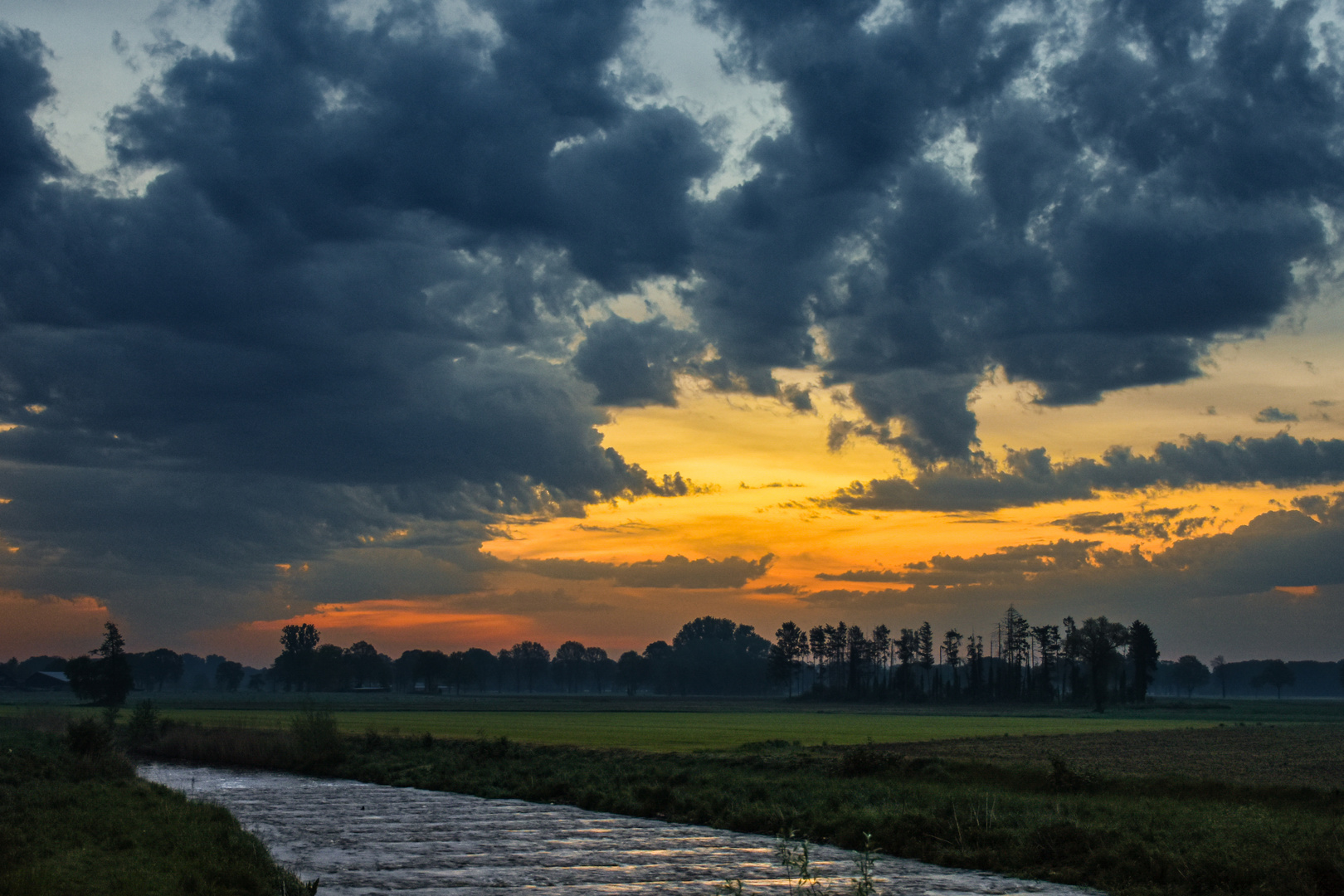 1. Mai. Frühmorgens vor Sonnenaufgang