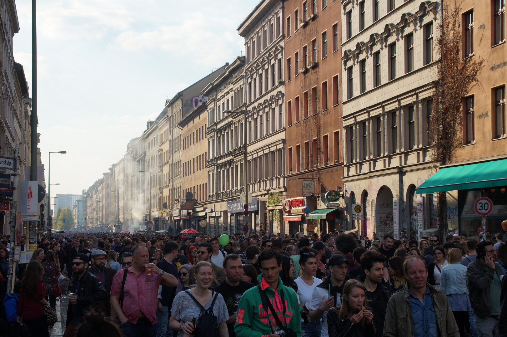 1. Mai in Berlin – Der Kiez ist voll