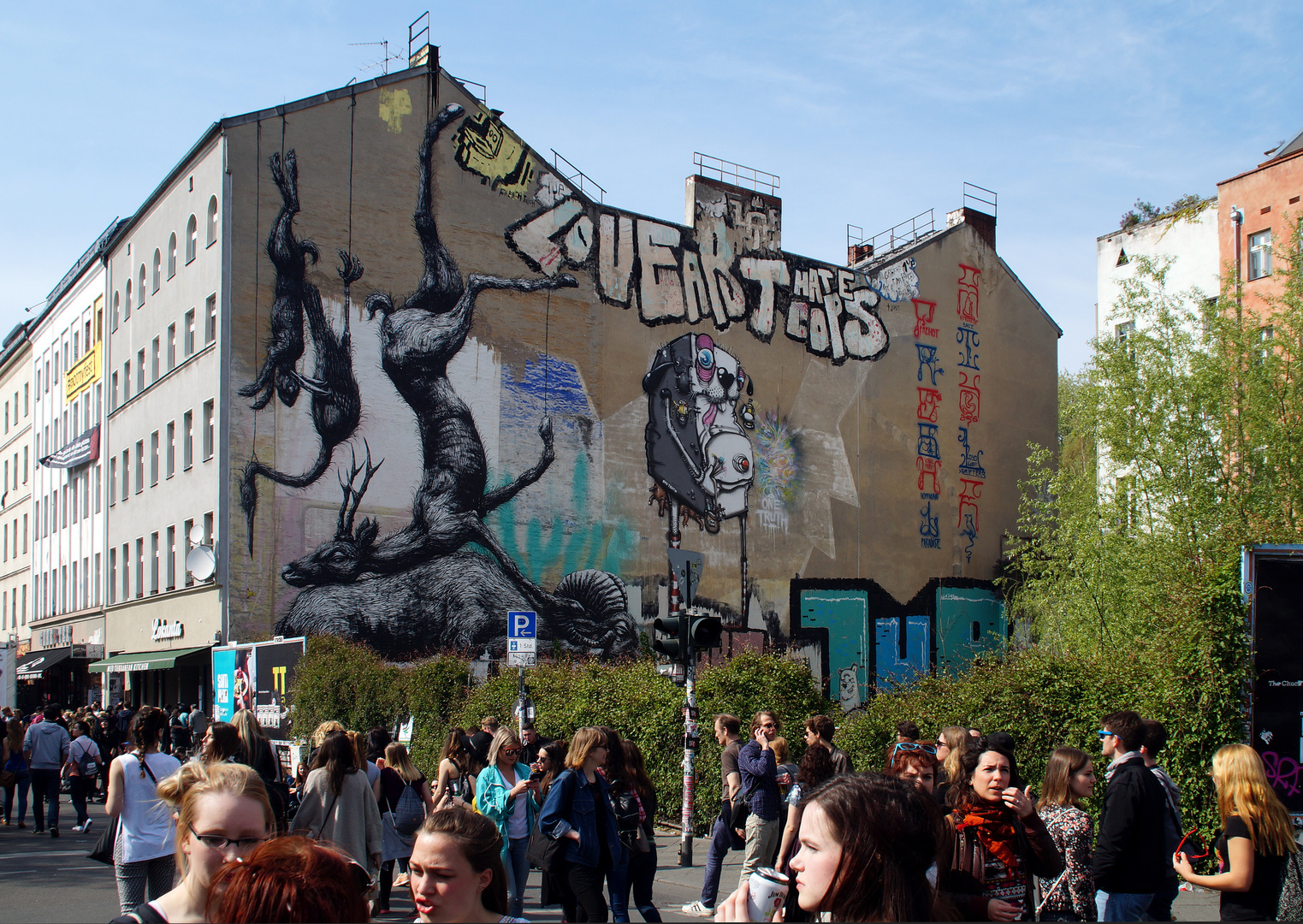 1. Mai in Berlin – Love art, hate cops