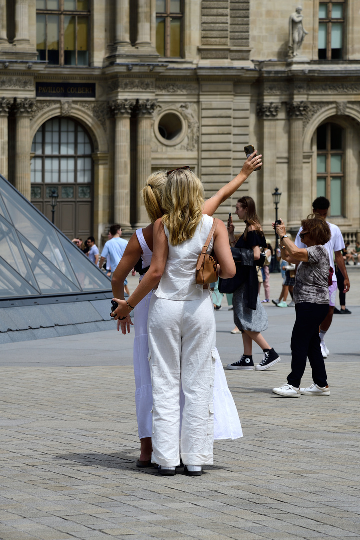 1 mobile phone + 2 ladies taking a selfie