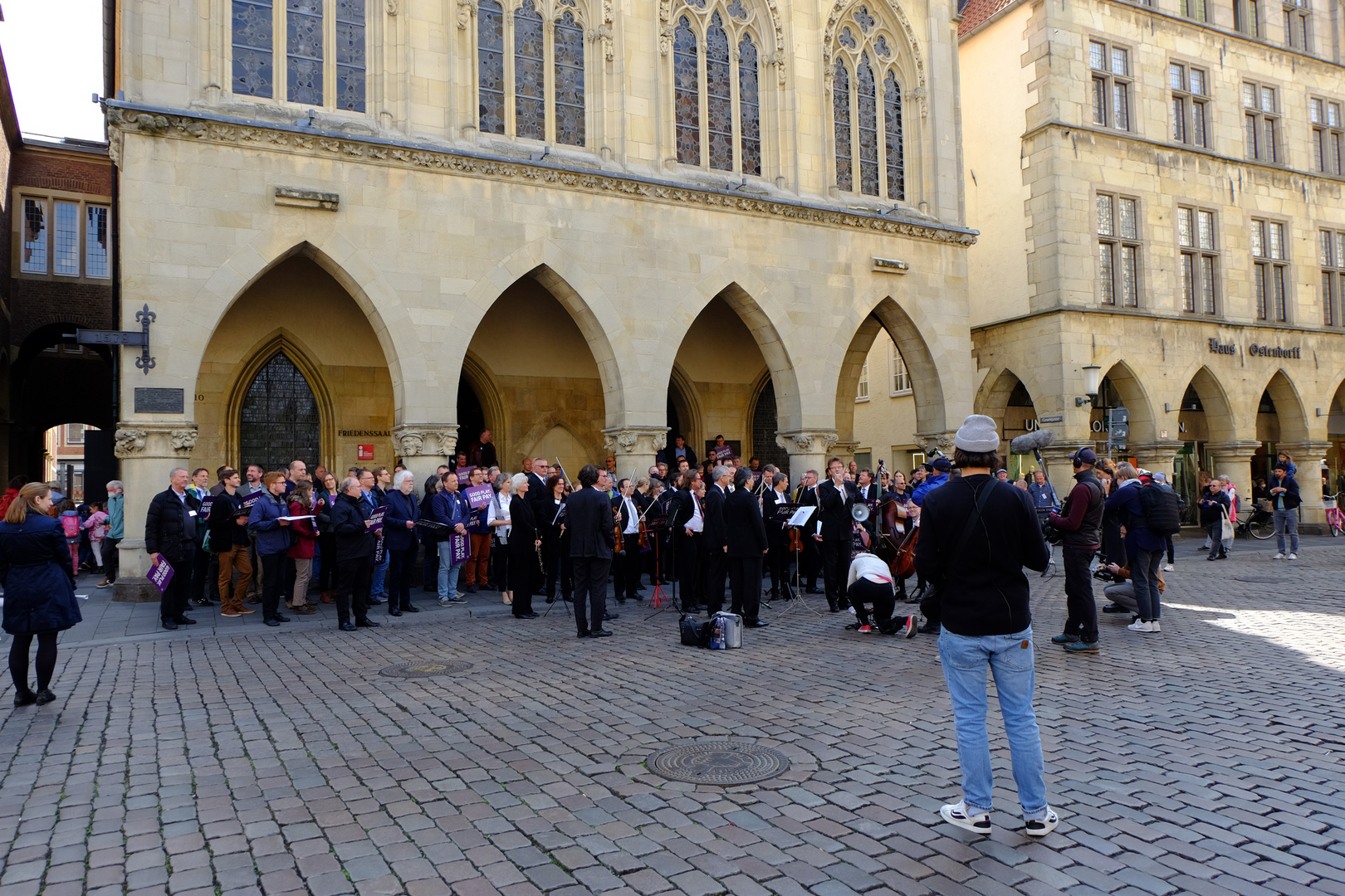 (1) Münster, Westfalen - Demonstation der Musikergewerkschaft vor dem Rathaus