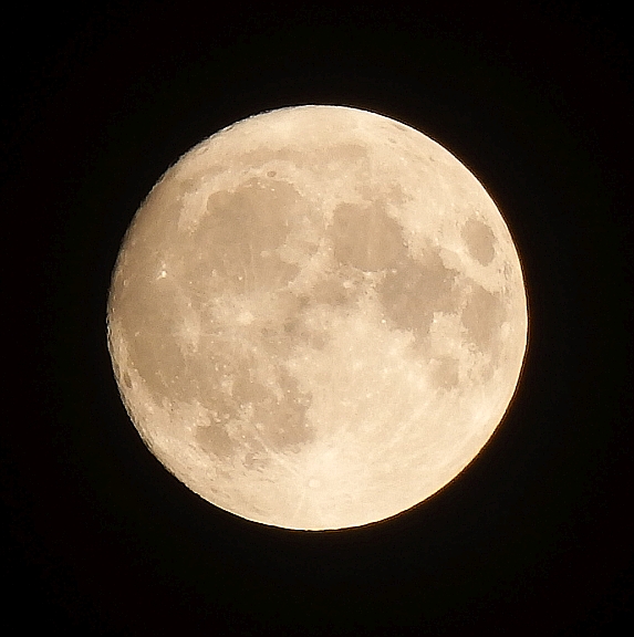 1 Tag vor dem kleinsten Vollmond des Jahres - 12. Oktober 2019