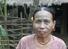 1 Tattoo Woman Mrauk U- Myanmar