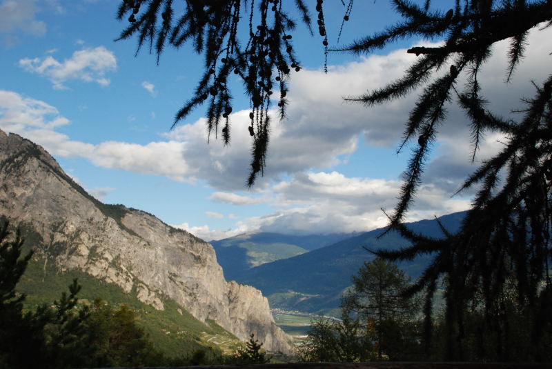 (1) Vue sur la vallée du Rhône