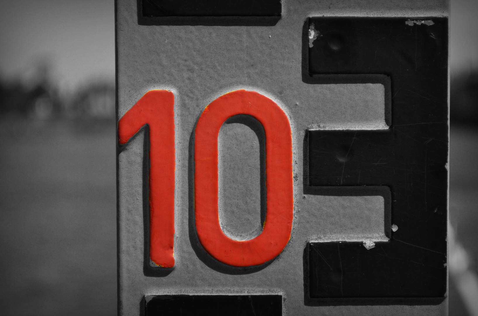 10 E