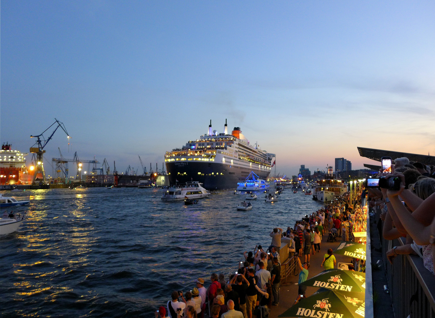 10 Jahre Queen Mary 2 in Hamburg