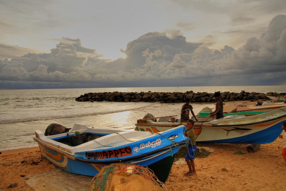 10 mins before the thunderstorm.... >>Sri Lanka