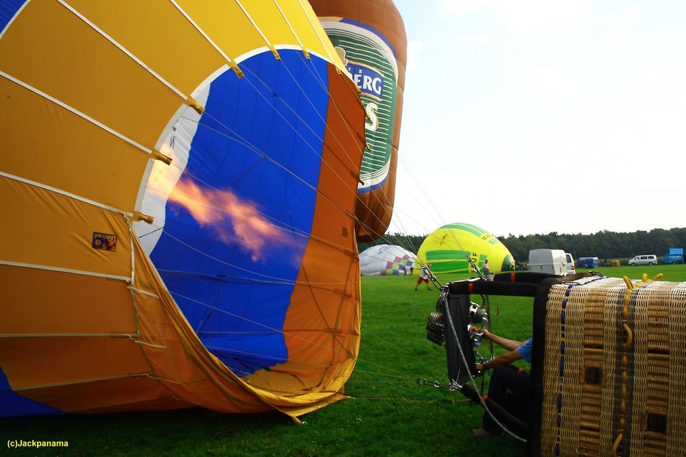 10. Montgolfiade auf dem Startgelände des Forellenhofs „Gestüt Wolter“ in Borken-Gemen