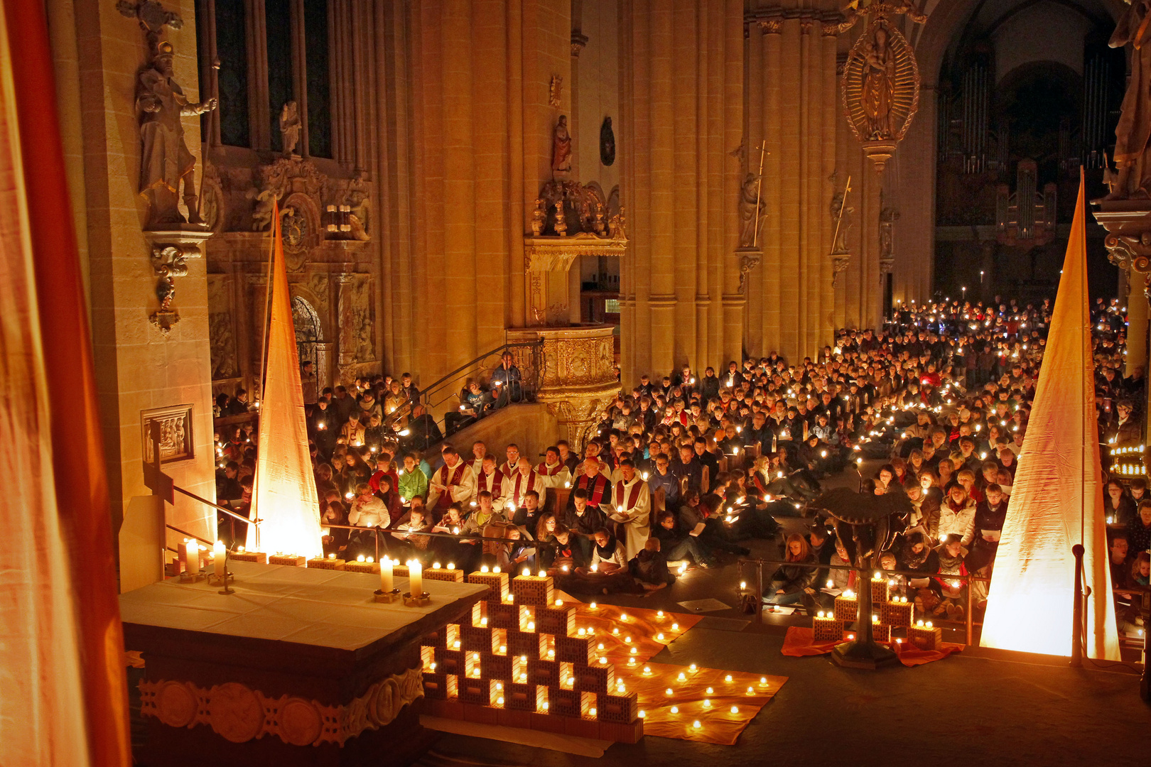 10. Nacht der Lichter im Dom zu Paderborn (Totale)