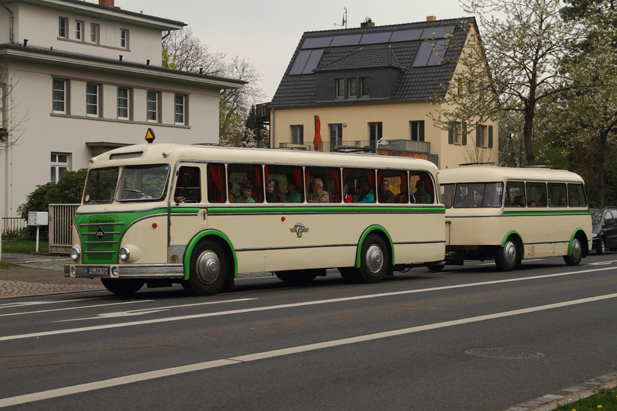 100 Jahre Bus in Dresden