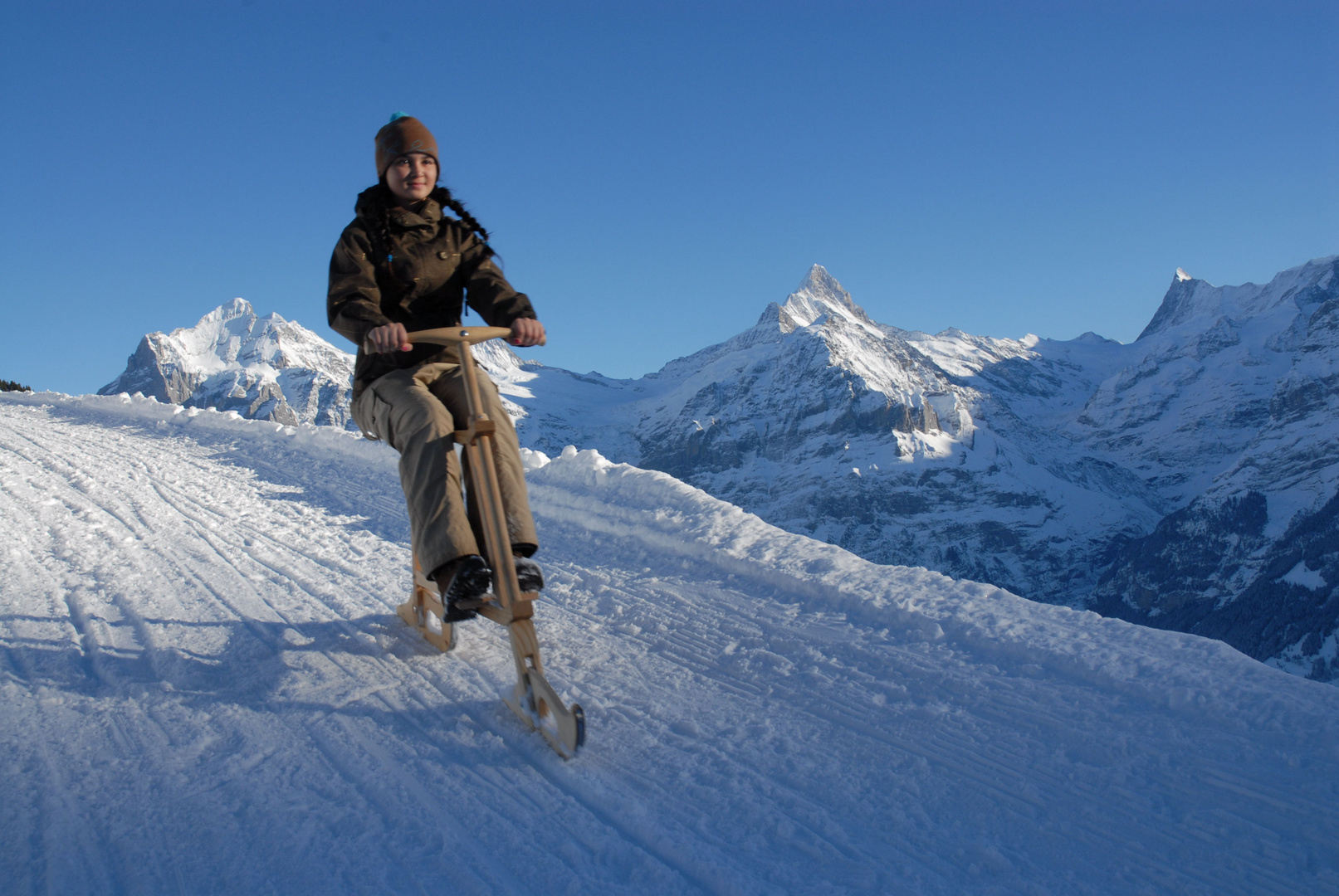 100 Jahre Velogemel Grindelwald, Schussfahrt in den Abend