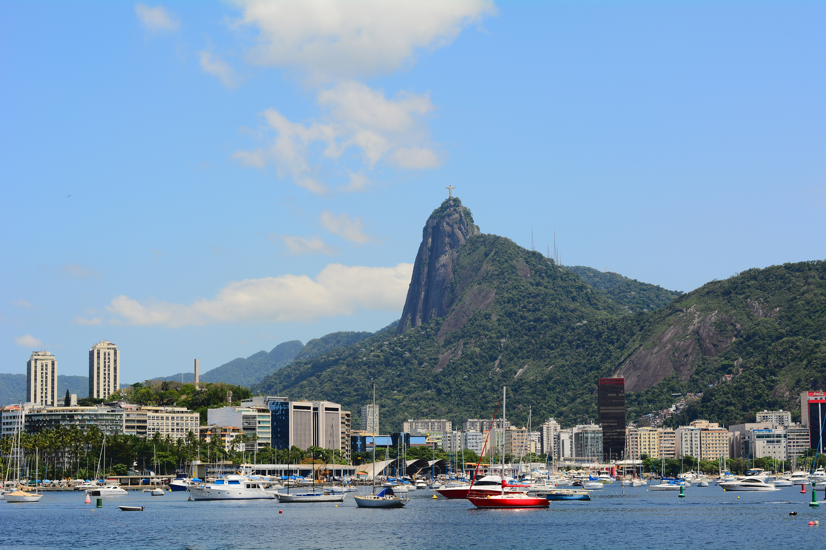 100% organisches Foto von Botafogo Hafen und dem Christus Hügel im Hintergrund