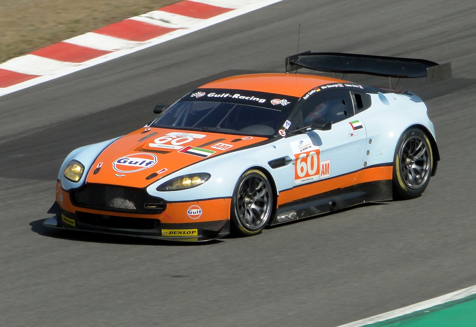 1000 km de francorchamps 2011aston martin db8 vantange gulf