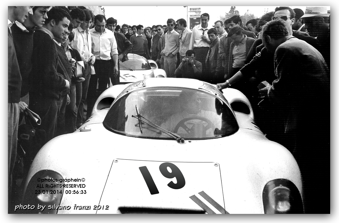 1000 km of Monza 1968-04-25 Gerhard Koch - Rudi Lins Porsche 910 into the pits (box)