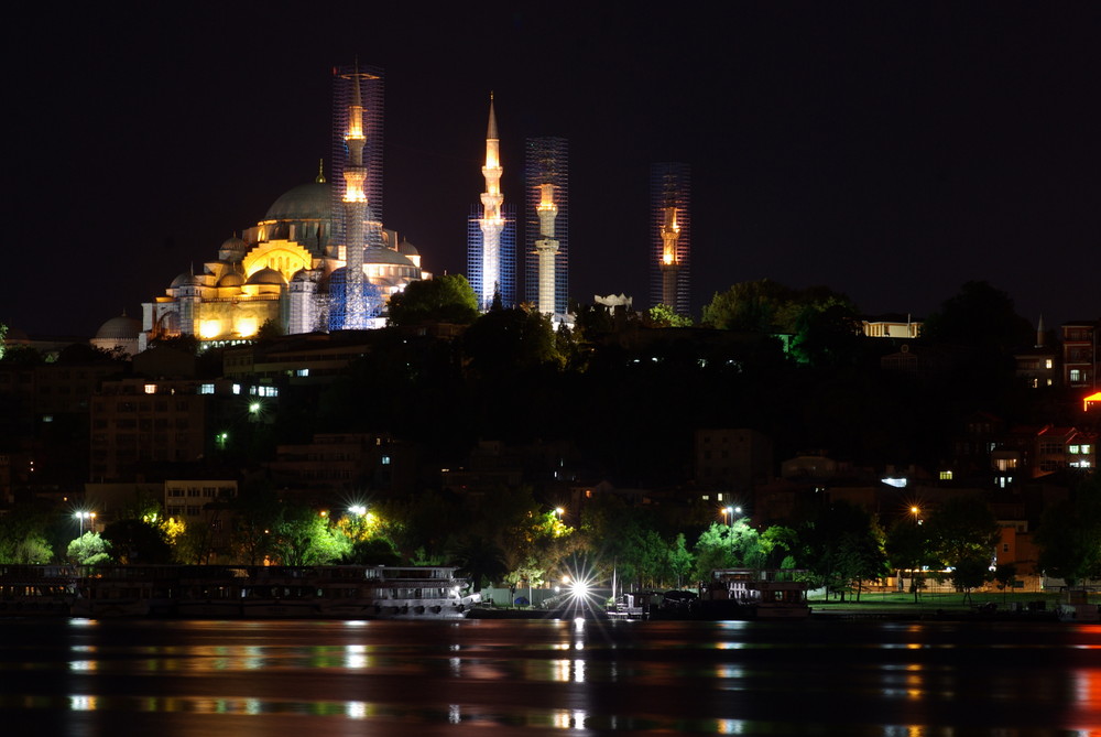 1001 Nacht Süleymaniye cammii at night