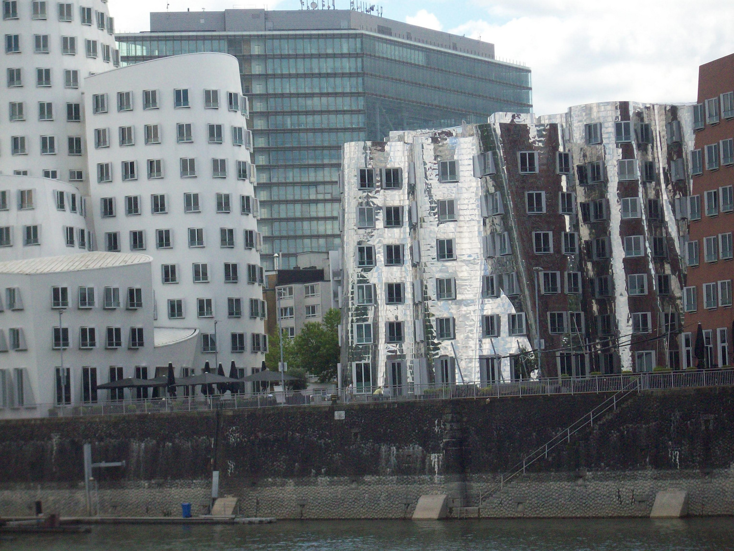 100 1955das Schiefe Haus In Dusseldorf Foto Bild Architektur Ein Tag Im August Motive Bilder Auf Fotocommunity