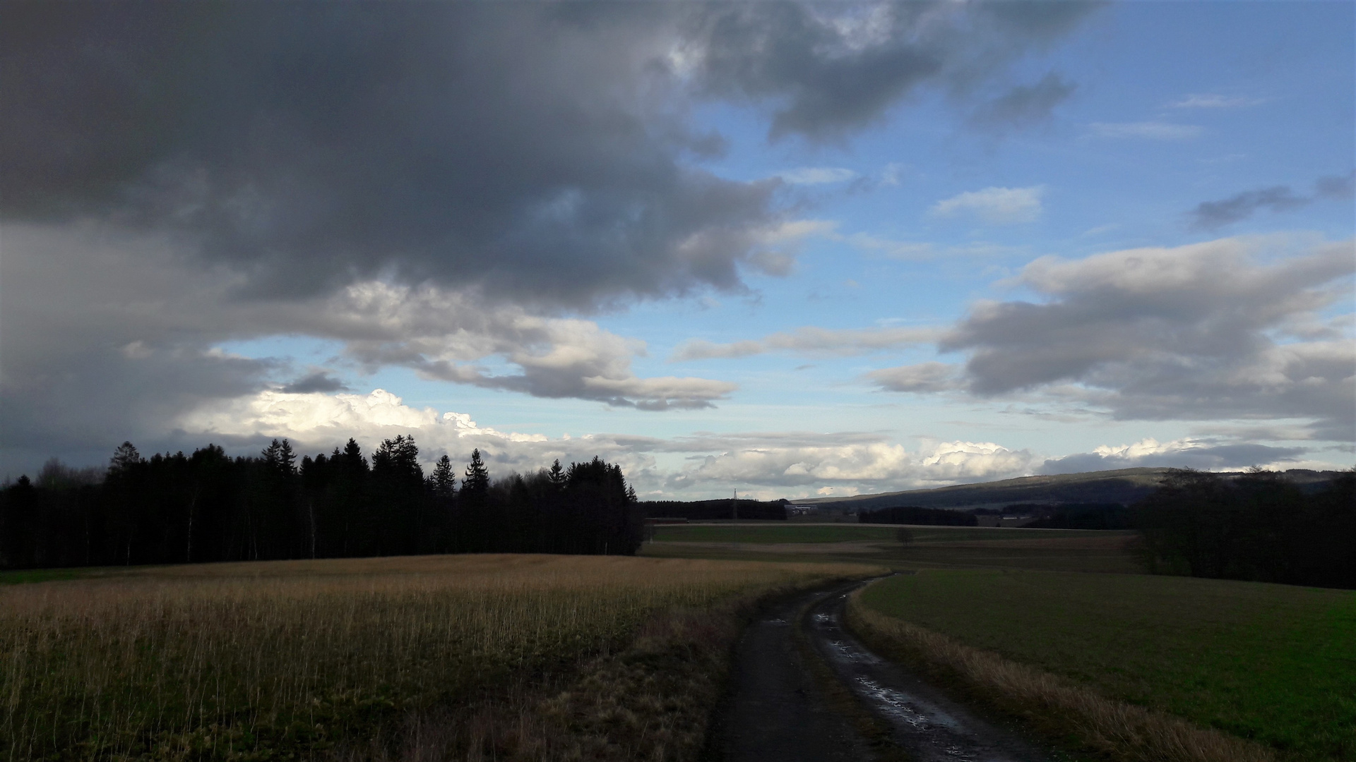 10.03.2020 Wolkenschatten über dem Wasserscheideweg