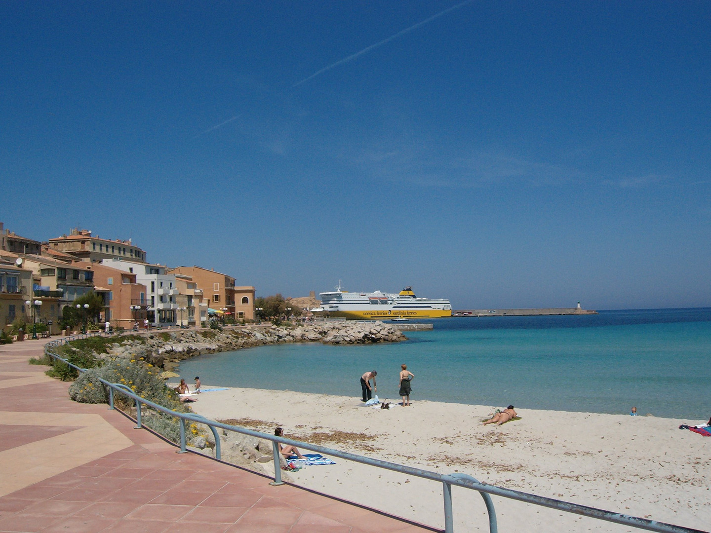 100B7337ILE ROUSSE