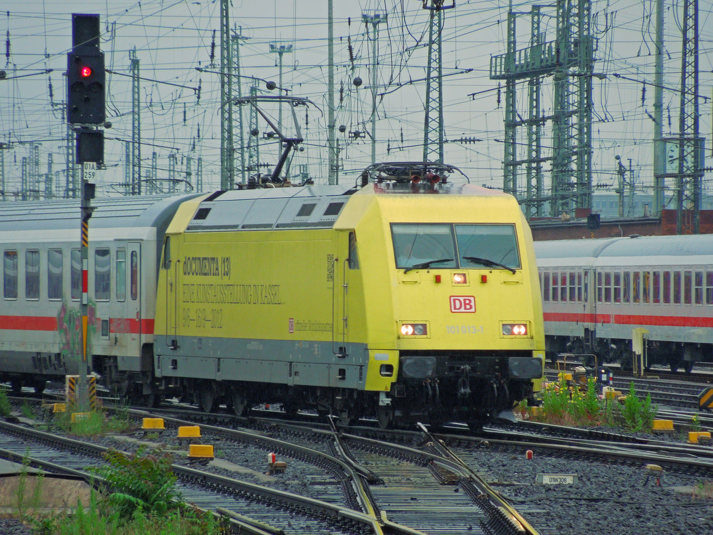 101 013-1 bei Einfahrt in Frankfurt(M) Hbf